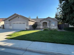 1121 W Dustin Ave, Fowler, CA 93625