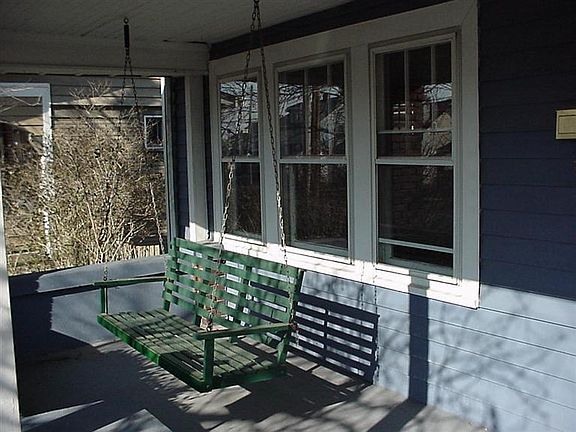 3rd image of 334 Watervliet Ave