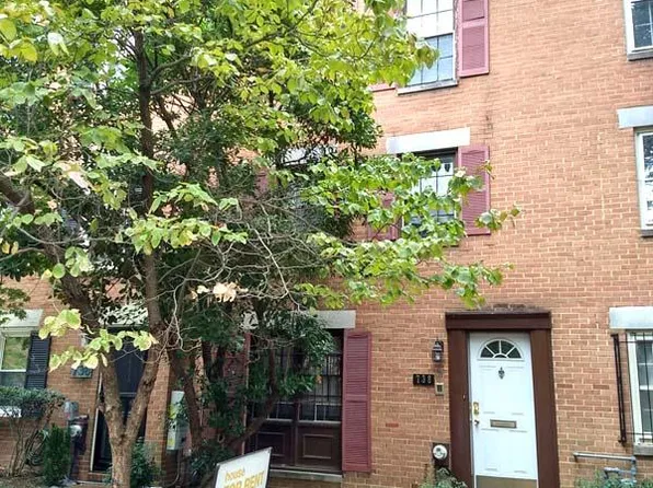 738 9th St SE, Washington, DC 20003
