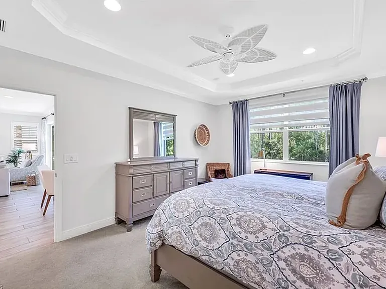 Main king bedroom