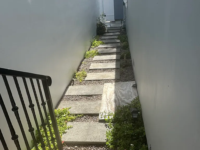 1961 N Summit Ave — Photo 17