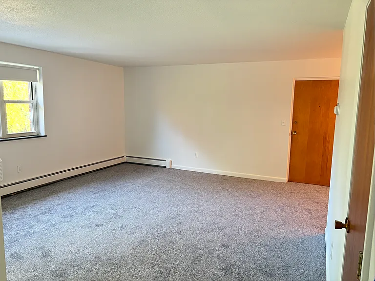 Lexington St Apartments — Photo 56