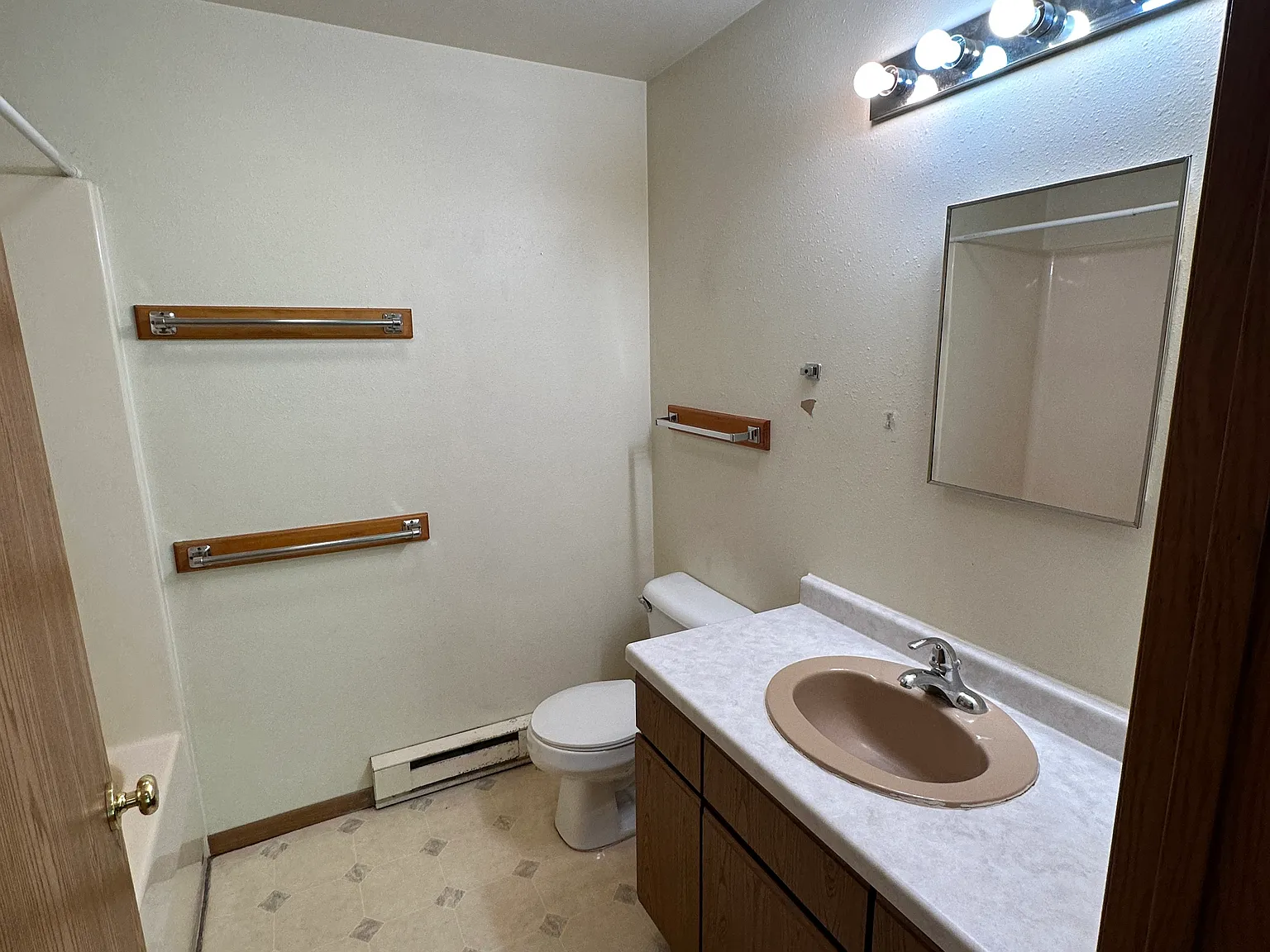 2 bed, 900 sqft, $995 — Photo 3