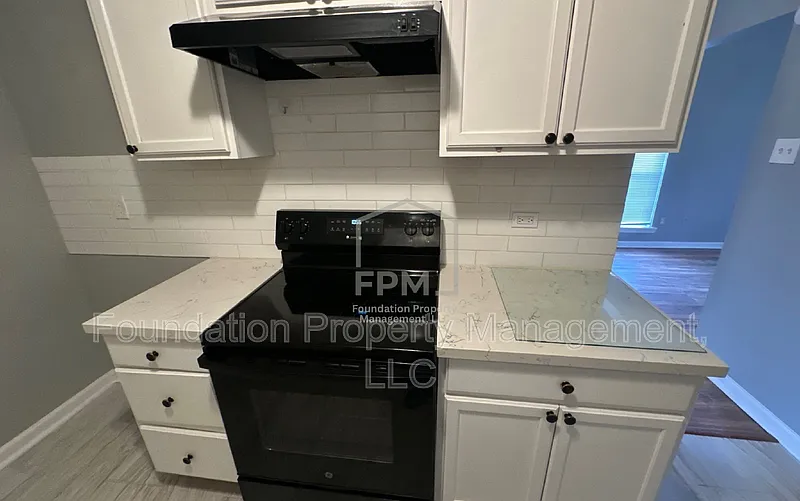 3 bed, 2.0 bath, 1042 sqft, $1,000 — Photo 4