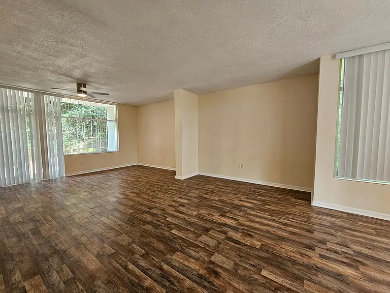 2818 SW 2nd Ave — Photo 11