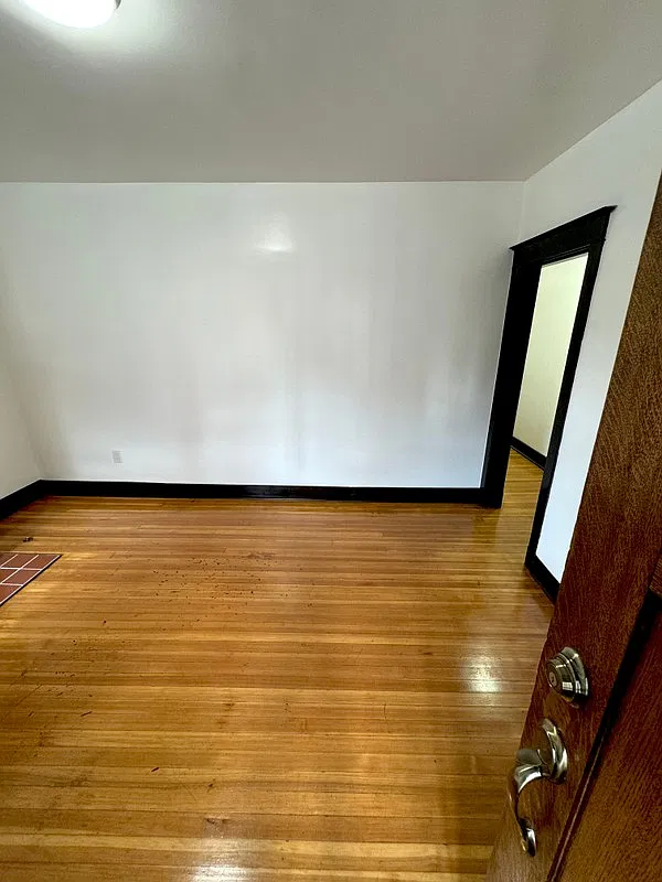 2 bed, 1.0 bath, 1300 sqft, $1,700 — Photo 4