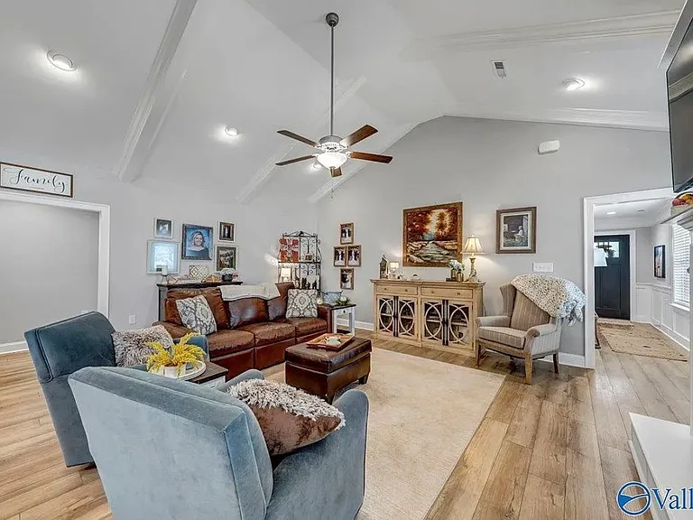 16930 Orleans Dr — Photo 2
