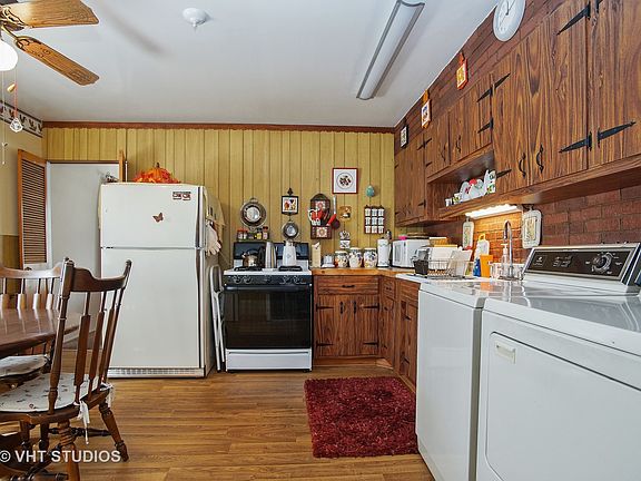 3rd image of 2239 Cedar St
