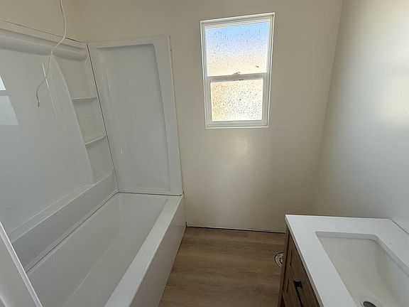 5th image of 2206 Spring St #1