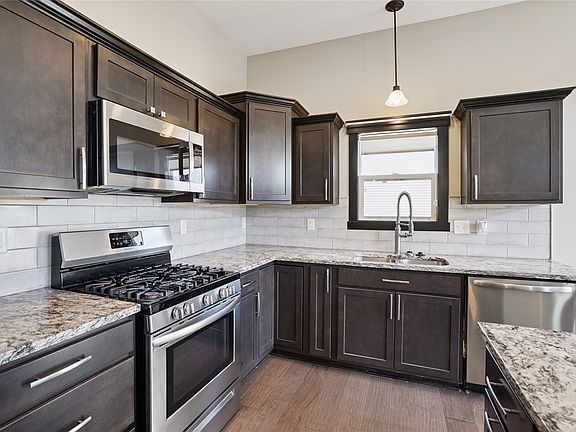 3rd image of 9772 Alderwood Dr