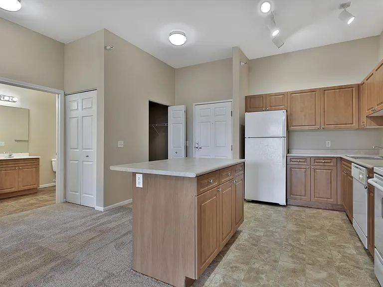 Graham Place Senior — Photo 15