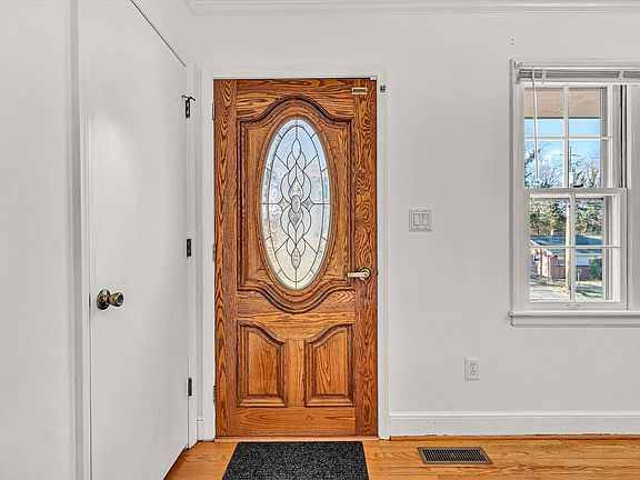 5th image of 3424 Westmoreland Dr