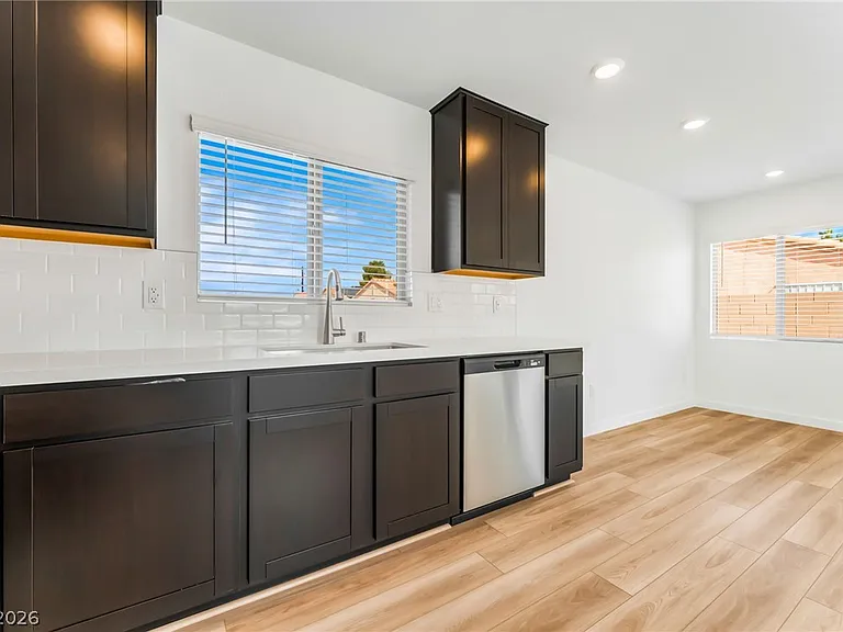 2204 Abraham Ave — Photo 15