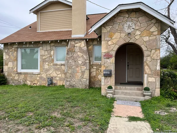 1229 N PARK ST, Uvalde, TX 78801