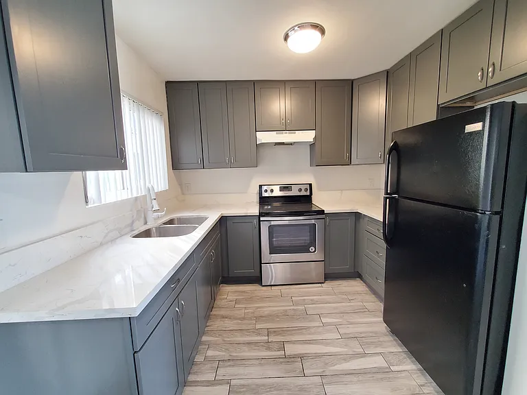 1600 N Bronson Ave — Photo 15