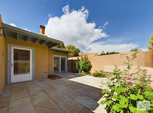 911 Los Lovatos Rd, Santa Fe, NM 87501