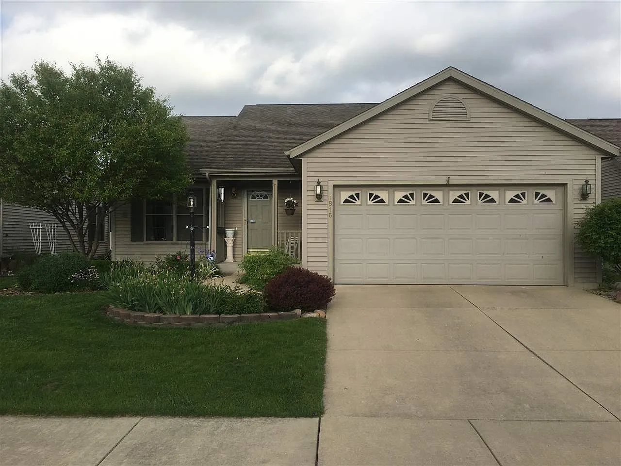 1816 Tea Rose Ln photo 1