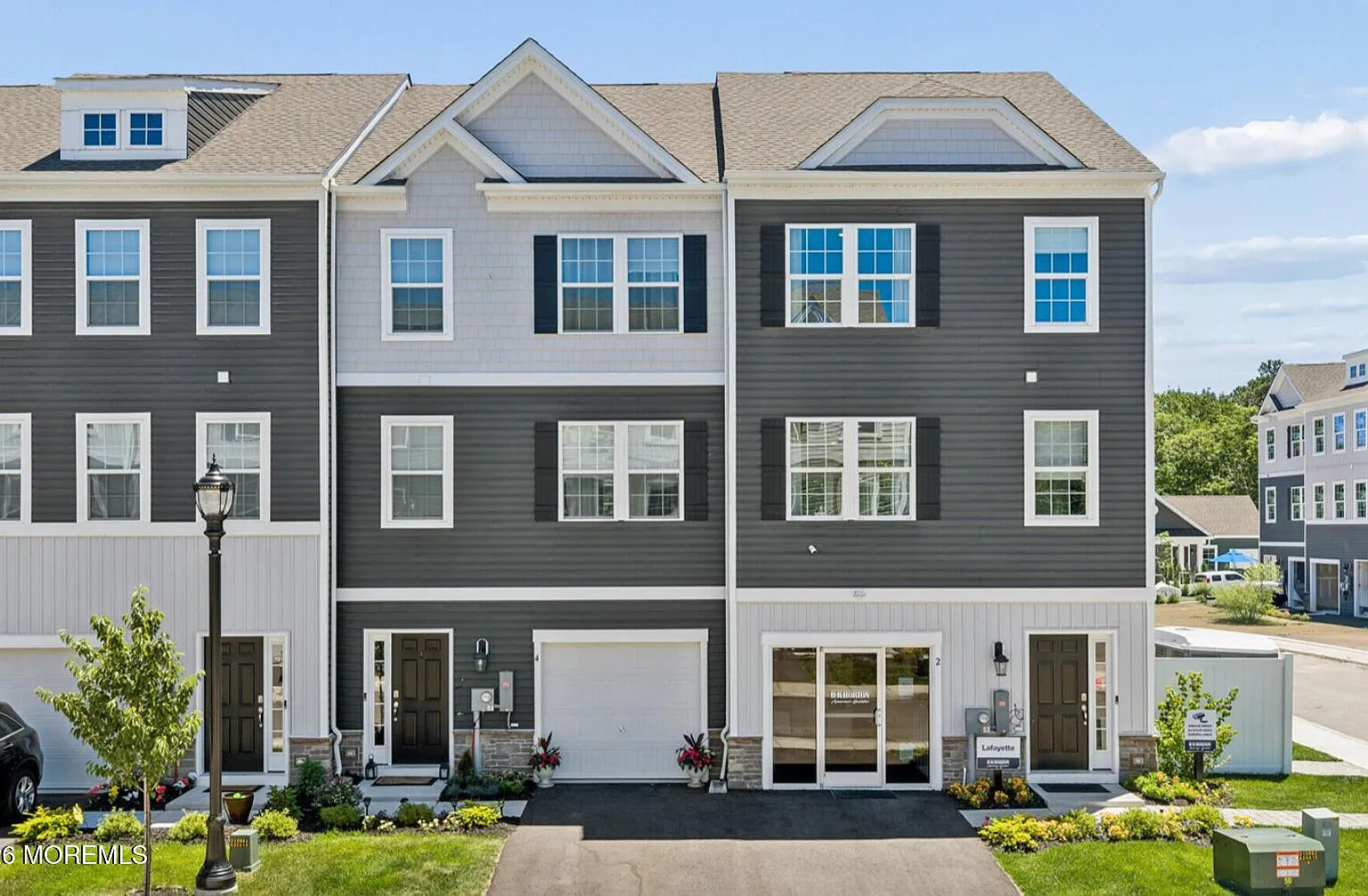 3 bed, 2.5 bath, 1925 sqft, $3,400 — Photo 1