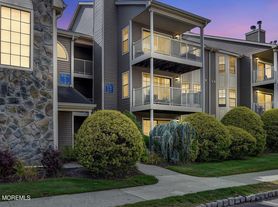 54 Lear Ct, East Brunswick, NJ