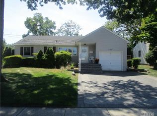 2142 Dofena Ln, East Meadow, NY 11554
