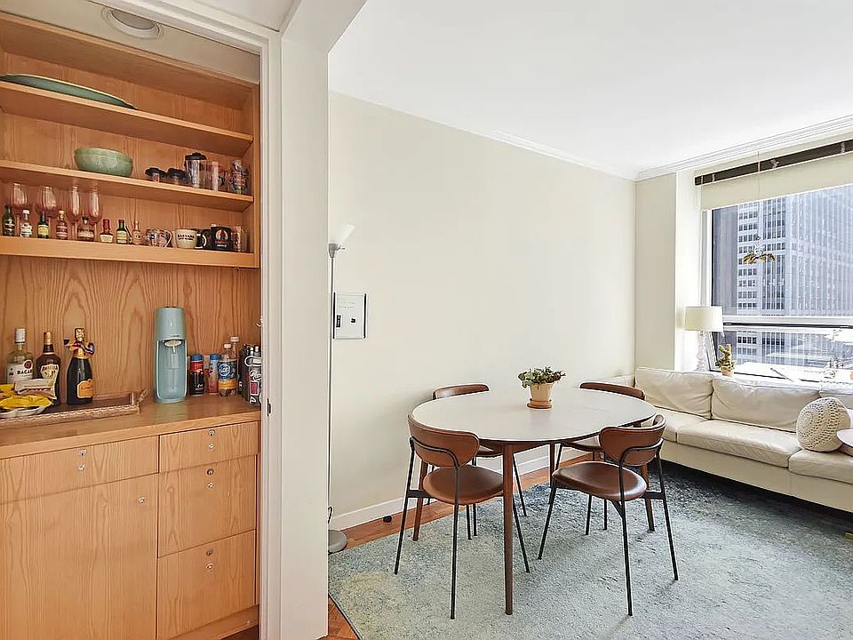 1st image of 15 W 53rd St #17K