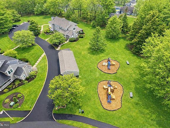 3rd image of 794 Scotch Way