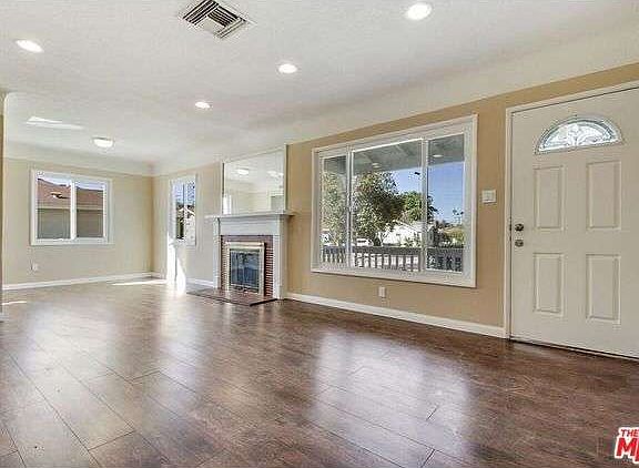5th image of 2301 N Alameda Ave