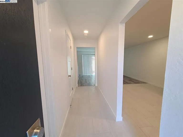 749 Palomino Dr — Photo 3