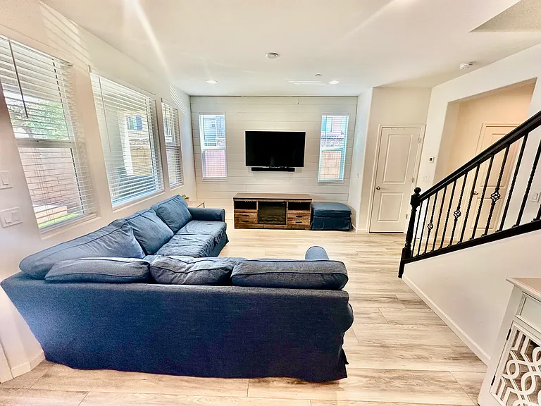 241 Aria Ave S — Photo 5