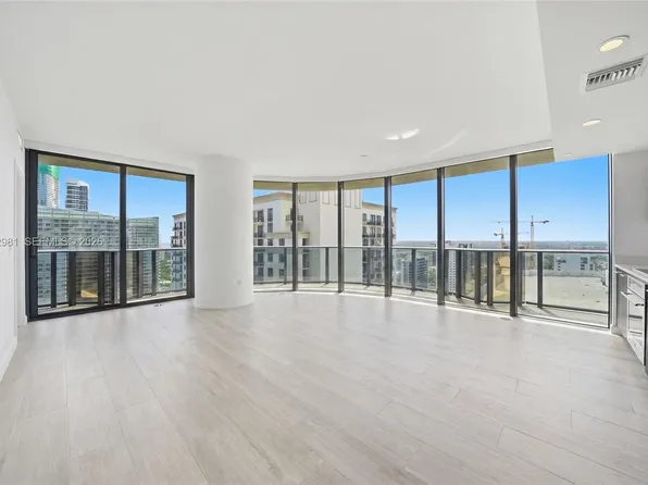 55 SW 9th St APT 3106, Miami, FL 33130