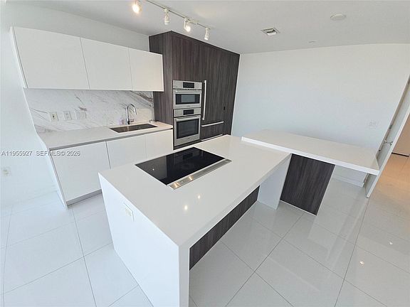 5th image of 851 NE 1st Ave #4604