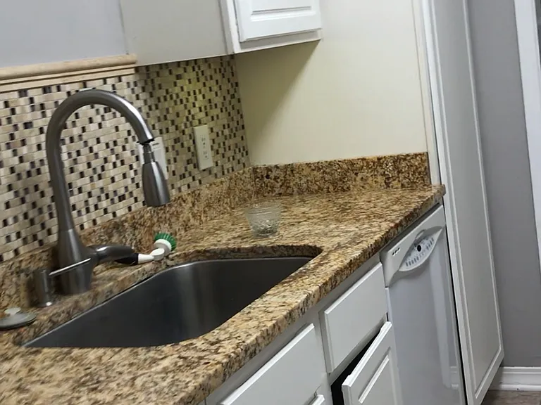 204 Woodlake Dr #204 — Photo 6