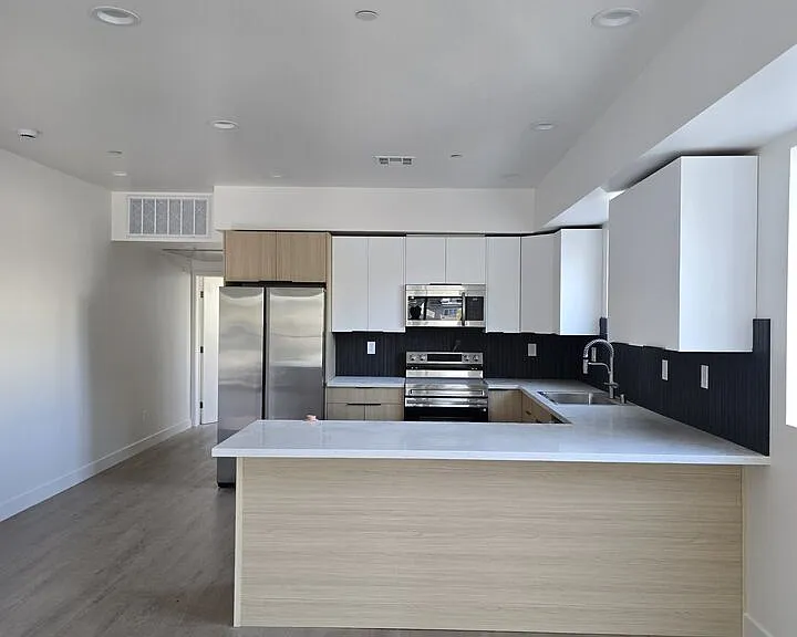 10829 Peach Grove St #2 — Photo 2