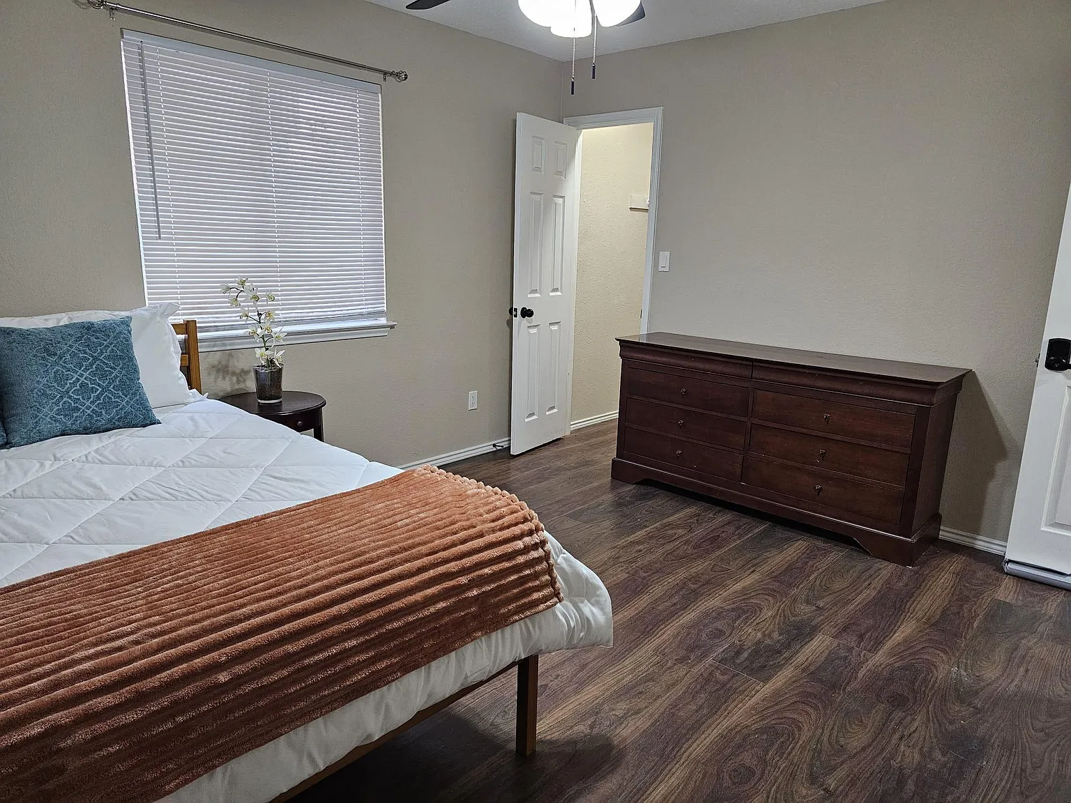 4 bed, 2.0 bath, 1875 sqft, $936 — Photo 2