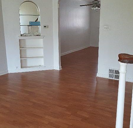 3rd image of 2032 Devereaux Ave
