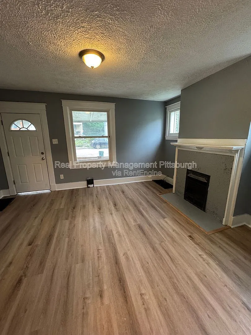Building Photo - 311 W Burgess St #1
