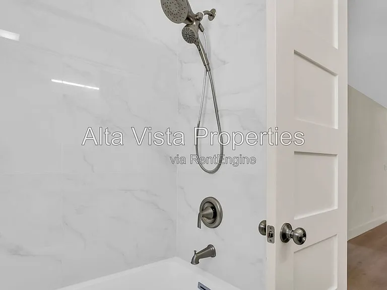 13438 Buxton Ave — Photo 16