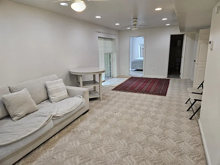 1922 Carters Grove Dr — Photo 18