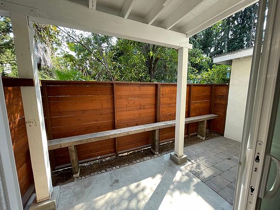 2nd image of 925 Ravenscourt Ave #1