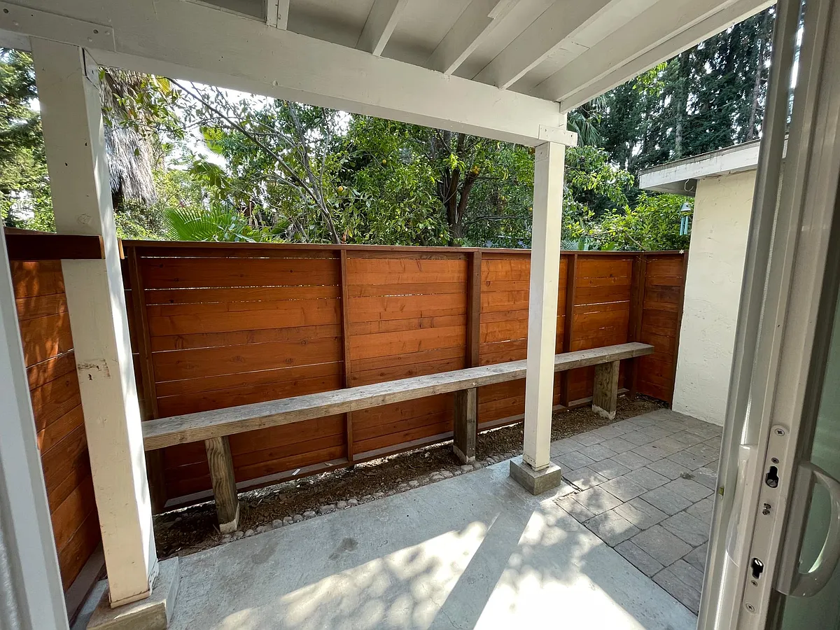 Building Photo - 925 Ravenscourt Ave #1