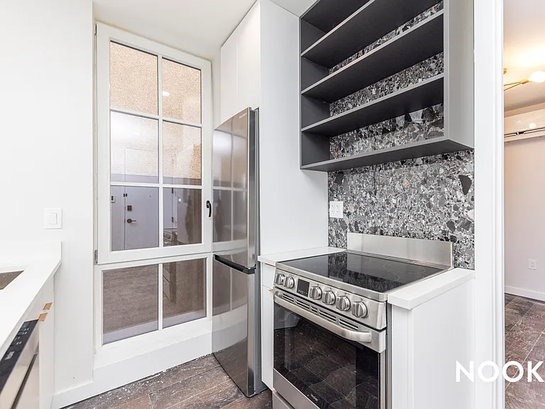160 20th St #3B — Photo 5