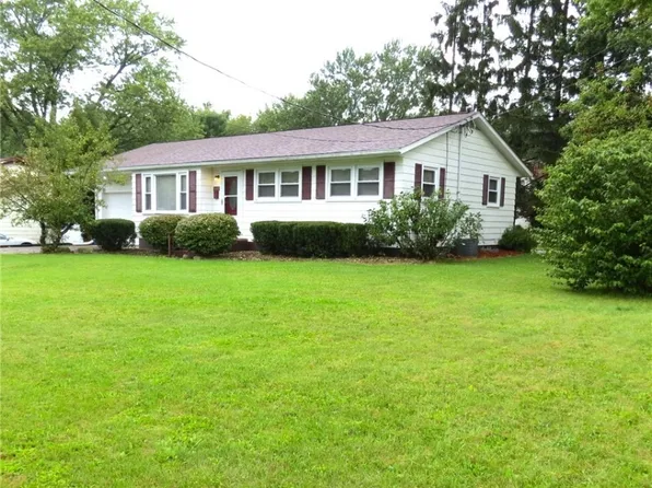 400 Beverly Hills Dr, Youngstown, OH 44505