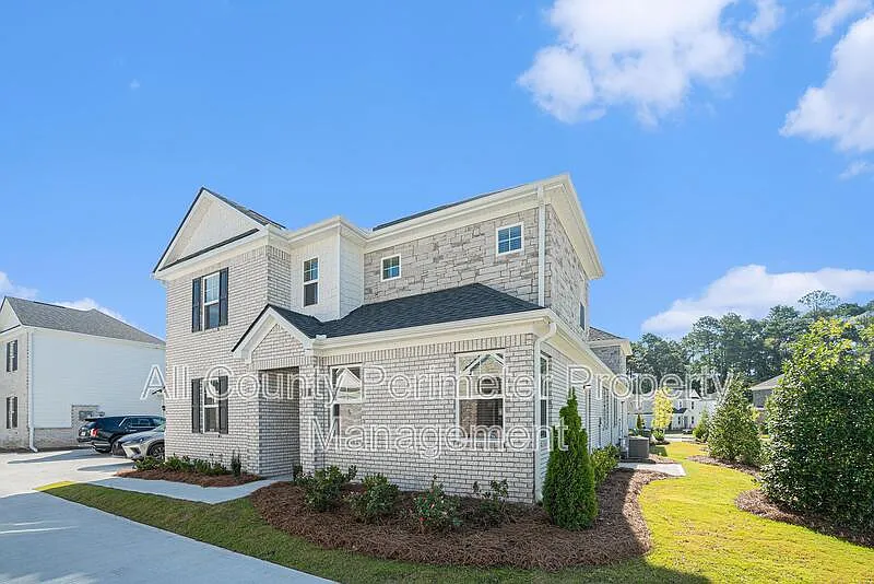3 bed, 3.0 bath, $2,395 — Photo 3