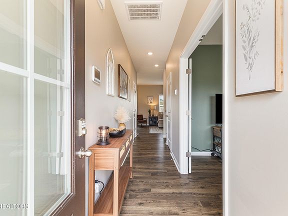 4th image of 308 Heritage Crossing Dr
