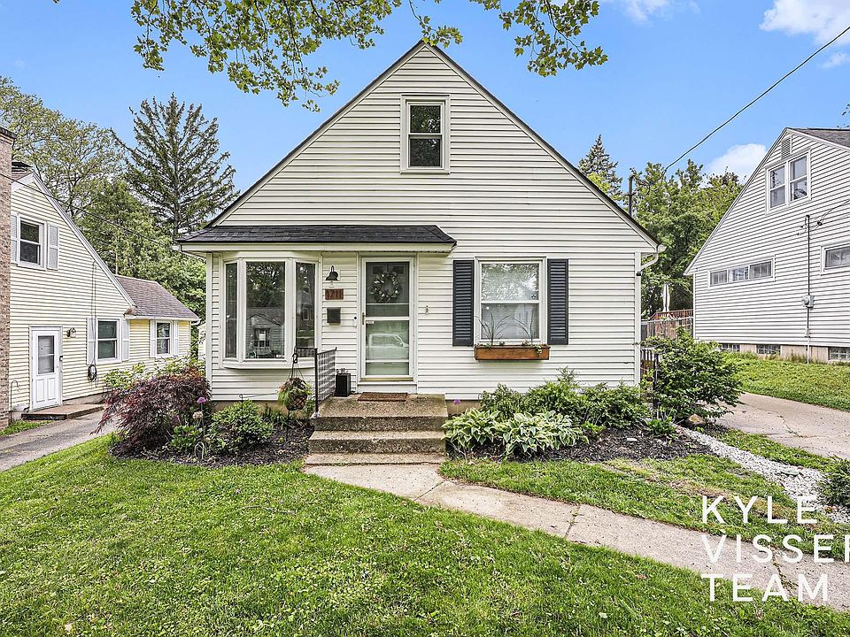 1st image of 1711 Burke Ave NE