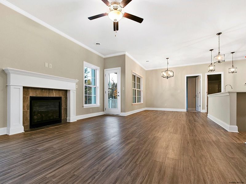 5th image of 21 CORNERSTONE Drive Unit 21