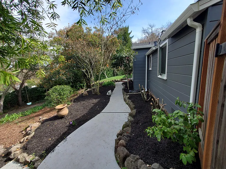 925 Hawthorn Dr — Photo 29