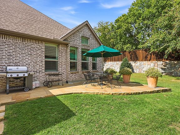 5th image of 1304 Steepleview Ln