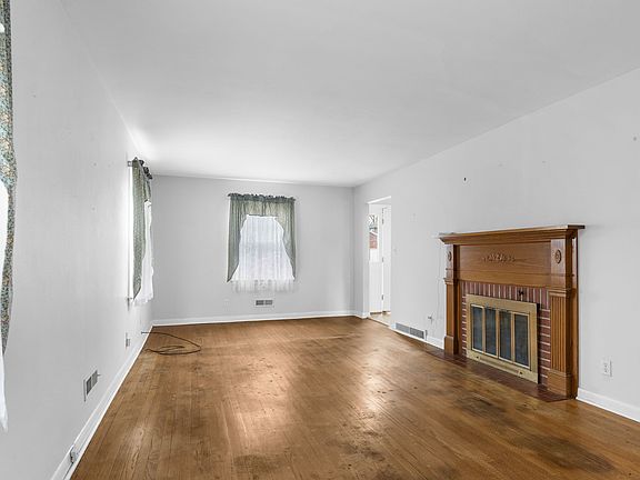 3rd image of 33 Rugby Rd