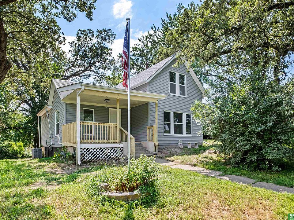 1st image of 1221 A St